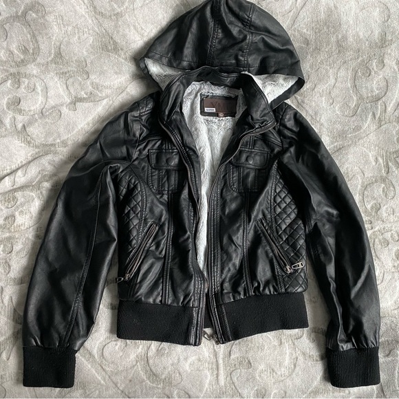 Small faux leather jacket - Picture 4 of 4